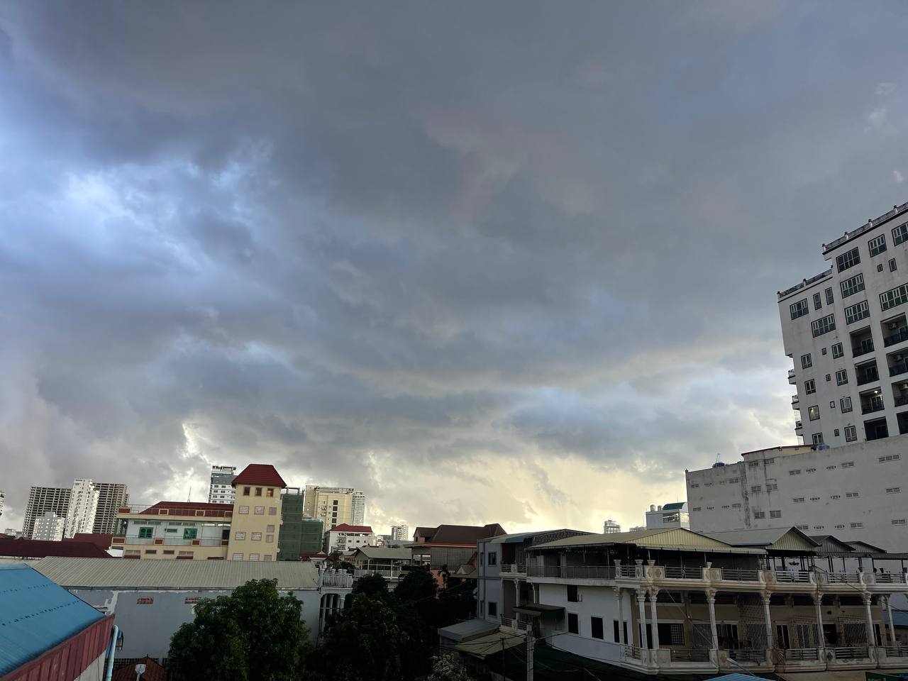 ឥទ្ធិពល​ពីជ្រលងសម្ពាធទាបនៅចិន នាំឱ្យកម្ពុជា​មាន​ភ្លៀង​លាយឡំផ្គរ រន្ទះ ដល់ថ្ងៃទី២៧ មិថុនា