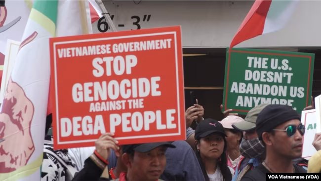 ក្រុម​ម៉ុងតាញ៉ា​អាមេរិកាំង​ធ្វើ​បាតុកម្ម​ក្នុង​រដ្ឋធានី​វ៉ាស៊ីនតោន ​ដើម្បី​បញ្ឈប់​ការ​ជិះ​ជាន់​ដូច​«សត្វ​»លើ​ជនជាតិ​ដើម​ភាគតិច