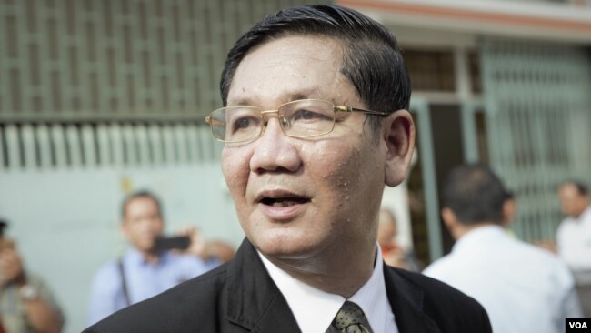 គណបក្ស​ភ្លើង​ទៀន​ថា ពលរដ្ឋ​មាន​សិទ្ធិ​បោះឆ្នោត ឬ​មិន​បោះឆ្នោត ខណៈ​លោក ហ៊ុន សែន ស្នើ​ពលរដ្ឋ​ឱ្យ​ទៅ​បោះឆ្នោត