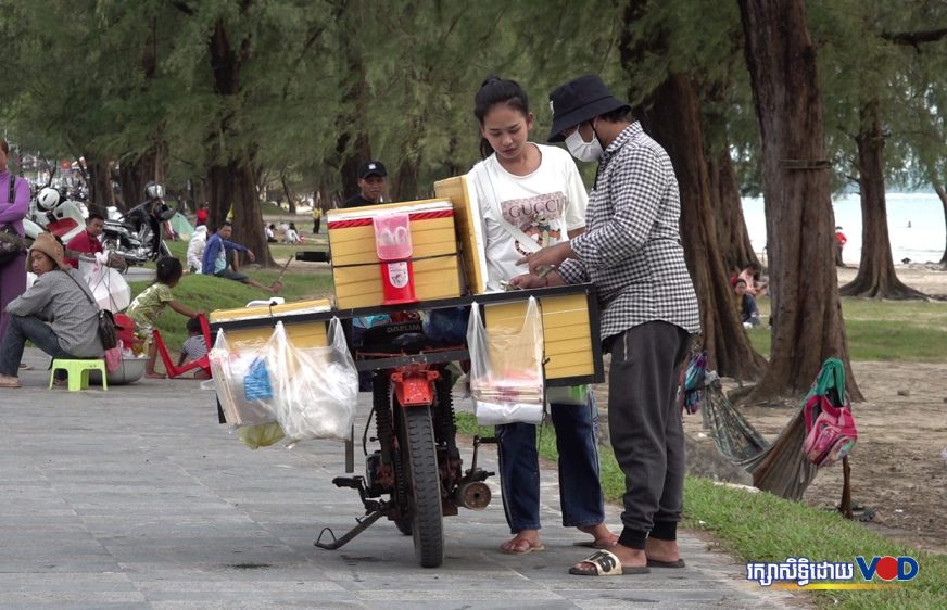 រដ្ឋបាលខេត្តព្រះសីហនុ ព្រមានឃាត់ទុកយានយន្តឬរទេះលក់ដូរដែលចតលើផ្លូវថ្មើរជើងតាមបណ្តោយឆ្នេរ​