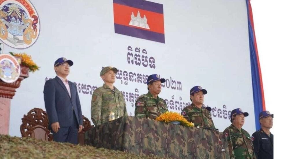 លោក​ ទៀ បាញ់​ ចំអក​ឲ្យ​បរទេស​ដែល​ចង់​ធ្វើ​សមយុទ្ធ​ជាមួយ​កម្ពុជា ​តែ​មិន​ផ្តល់​សម្ភារ​ផ្គត់ផ្គង់​ដូចភាគីចិន