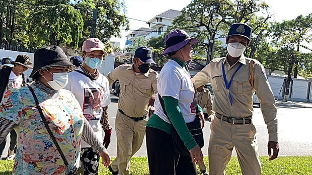 ក្រុម​ស្រ្តី​ថ្ងៃសុក្រ​ចេញ​តវ៉ា​ស្វែងរក​យុត្តិធម៌​ឱ្យ​គ្រួសារ​មុន​កិច្ចប្រជុំ​អាស៊ាន-អឺរ៉ុប​នៅ​សប្តាហ៍​ក្រោយ