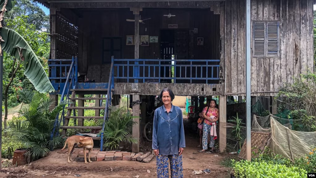 អាជ្ញាធរខេត្តកណ្តាល​ថា មន្ត្រីជំនាញ​កំពុងពិនិត្យវិវាទនៅ​រោងចក្រ​ស្តារឡៃថ៍ (Starlight) 