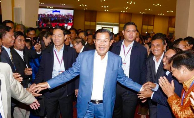 ក្រុម​ស្ត្រី​ចង់​ឃើញ​លោក ហ៊ុន សែន ផ្តល់​តម្លៃ​និង​ការពារ​ស្ត្រី​គ្រប់រូប​ឱ្យ​ដូច​ប្រពន្ធ​កូន​របស់​លោក