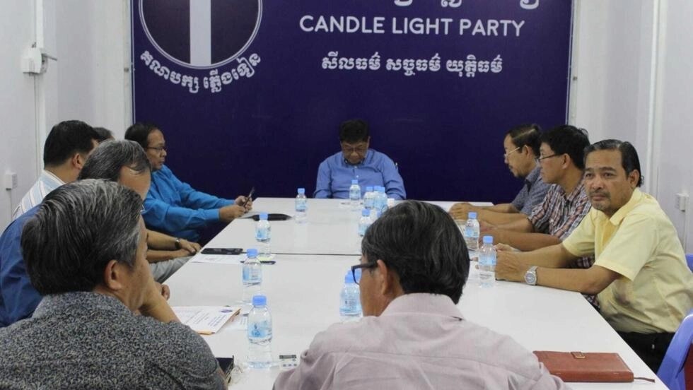 លោក រ៉ុង​ ឈុន៖​គណ​បក្ស​ភ្លើង​ទៀន​នៅ​តែ​បន្ត​សកម្ម​ភាព​ចុះ​ជួប​សកម្ម​ជន​មូល​ដ្ឋាន