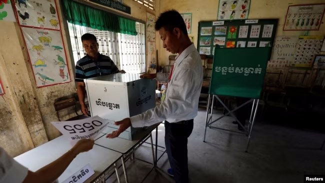 គណបក្ស​មួយ​ចំនួន​អំពាវ​នាវ​កុំ​ឱ្យ​ពលរដ្ឋ​គូស​សន្លឹក​ឆ្នោត​ចោល ដើម្បី​អាច​មាន​តំណាង​ក្នុង​សភា 