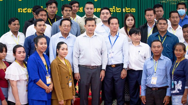 មេ​ដឹកនាំ​​សហជីពនិង​​មន្ត្រី​បក្ស​​ប្រឆាំង​ រិះគន់​​លោក ហ៊ុន ម៉ាណែត​ ប្រើប្រាស់​​ថ្នាក់​ដឹកនាំ​​សហជីព ដើម្បី​រក​សំឡេង​​គាំទ្រ​​ពី​​កម្មករ