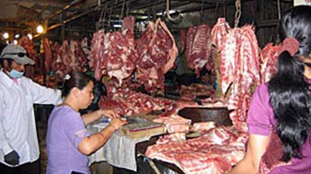 កសិករ​ចិញ្ចឹម​ជ្រូក​នៅ​ខេត្ត​មួយ​ចំនួន​រិះគន់​រដ្ឋាភិបាល​ថា អសមត្ថភាព​ទប់ស្កាត់​ការ​នាំចូល​សាច់​ជ្រូក​កក ដែល​ប៉ះ​ដល់​អ្នក​ចិញ្ចឹម​ជ្រូក​ក្នុងស្រុក