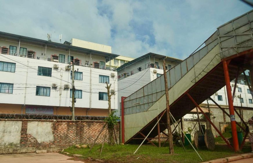 លោក ស ខេង រិះគន់នគរបាលដែលដោះសារអំពីការជួញដូរមនុស្សក្នុងប្រតិបត្តិការឆបោក