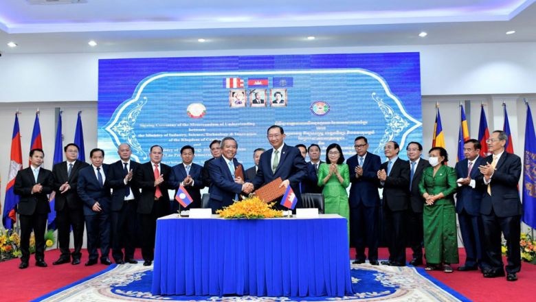 កម្ពុជា​-​ឡាវ ចុះ​អនុស្សរណៈ​យោគយល់លើ​វិស័យ​បច្ចេកវិទ្យា និង​នវានុវត្តន៍​ 