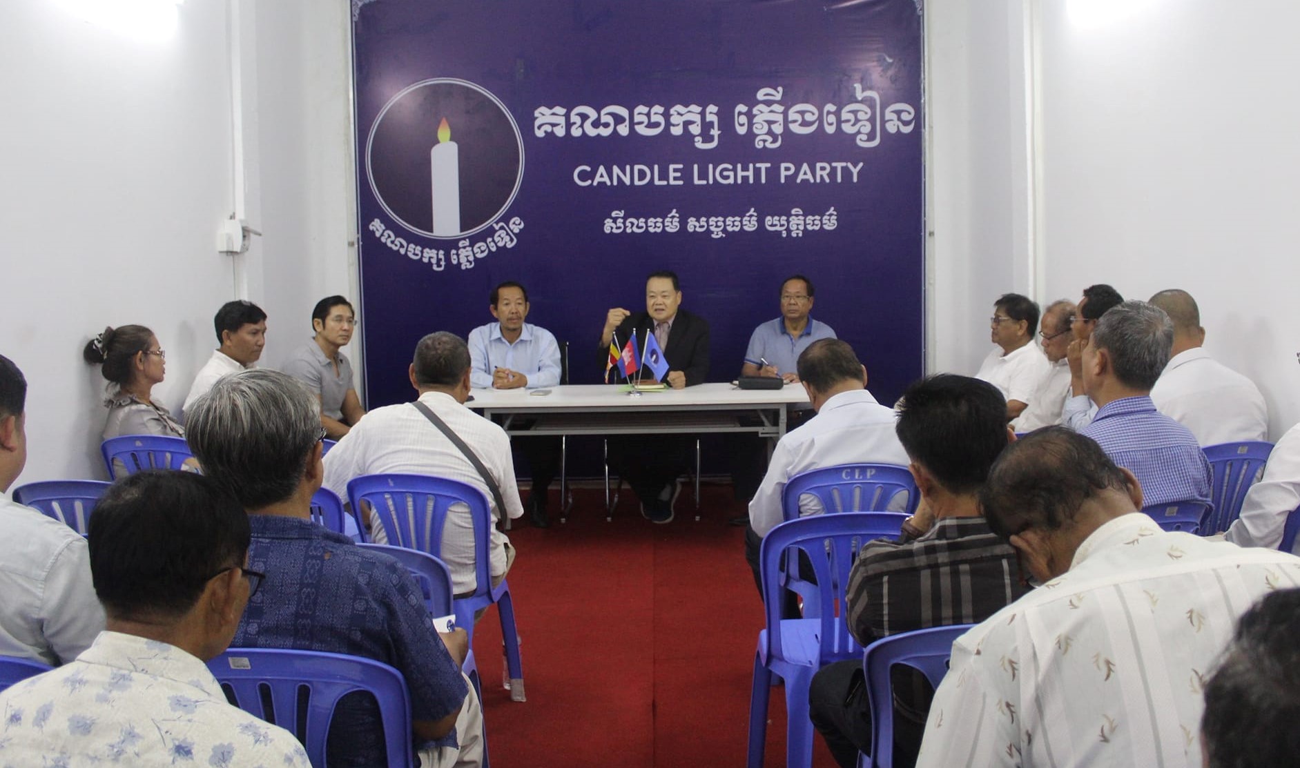 បក្សភ្លើងទៀន បានត្រឹមមើលគេ