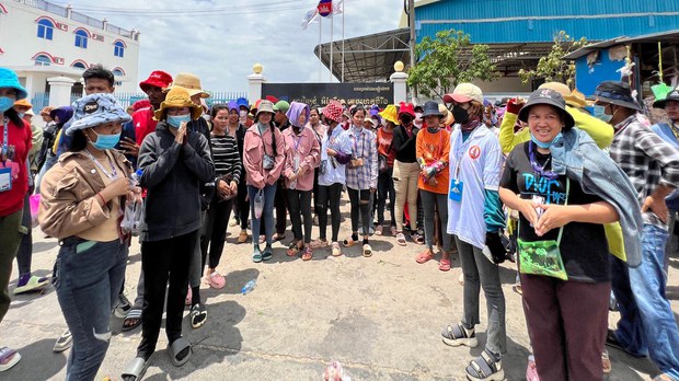 កម្មករ​រោងចក្រ​សំលៀក​បំពាក់ ស្តារឡៃថ៍ (Starlight) នៅ​ខេត្ត​កណ្ដាល​ផ្ទុះ​ការ​តវ៉ា​ក្រោយ​ថៅកែ​ព្យួរ​ការងារ​រយៈ​ពេល ២ខែ