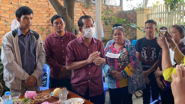 ក្រុម​​អ្នក​​ធ្វើការ​​ងារ​​សង្គម​ ​ជួបជុំ​គ្នា​​ហូប​​អាហារ​​សាមគ្គី​​ និង​​ប្ដេជ្ញា​​​បន្ត​​សកម្មភាព​​ដោយ​​គ្មាន​​​ការ​​ភ័យ​ខ្លាច​