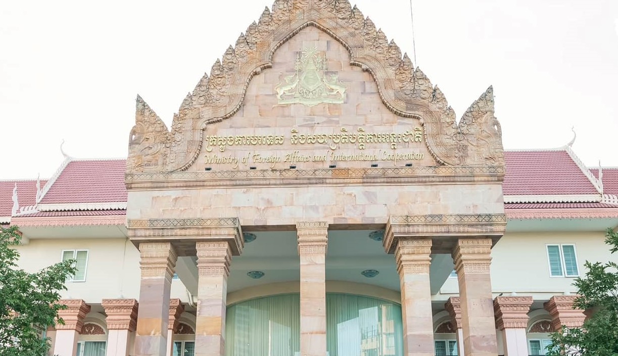  ជាតិ ​​​ន​យោ​បាយ​ជាតិ​ ក្រសួងការបរទេសកម្ពុជា តបទៅស្ថានទូតអាម៉េរិក៖ មធ្យោបាយល្អបំផុតក្នុងការធានាឯករាជ្យប្រទេសតូច គឺមិនជ្រៀតជ្រែកផ្ទៃក្នុង