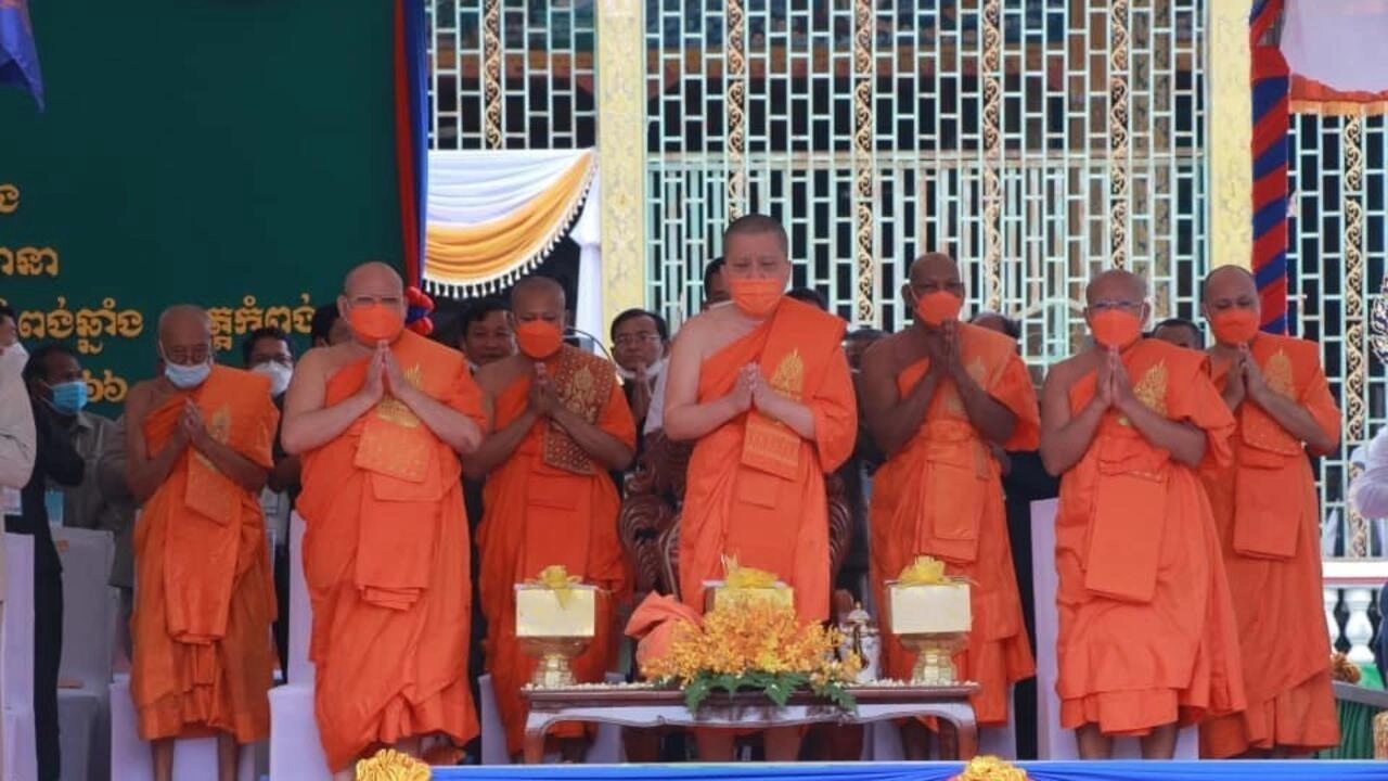 មន្ត្រីសង្ឃជាន់ខ្ពស់ថ្កោលទោសលោក សម រង្ស៊ី តែអ្នកវិភាគថាប៉ះពាល់ដល់បាវចនាជាតិ