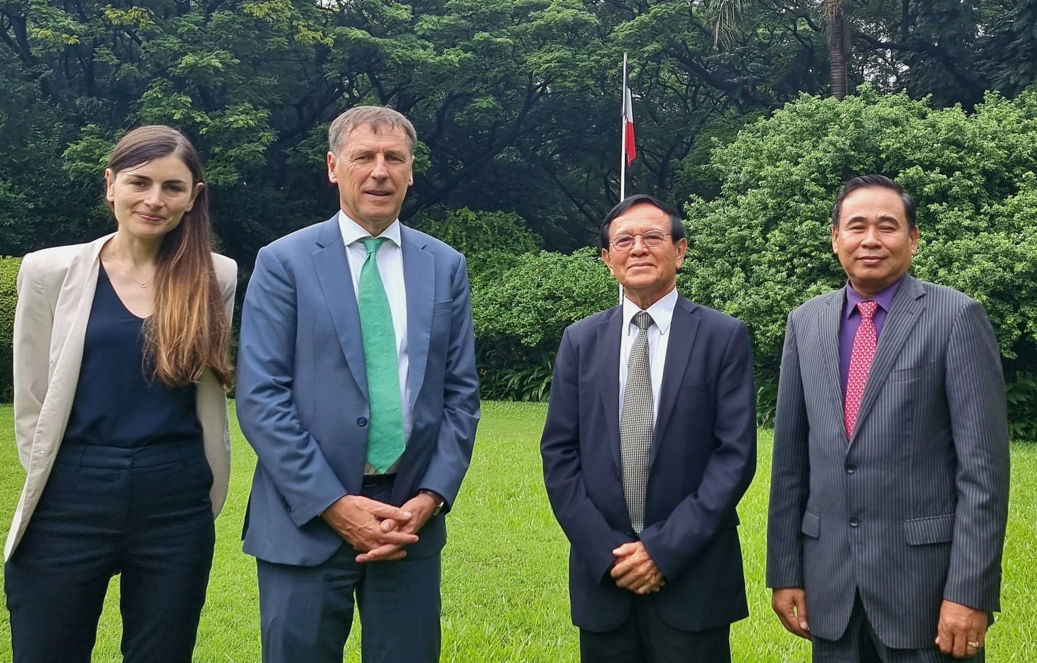 ទូតបារាំង អញ្ជើញលោក កឹម សុខា ទៅជជែកគ្នា