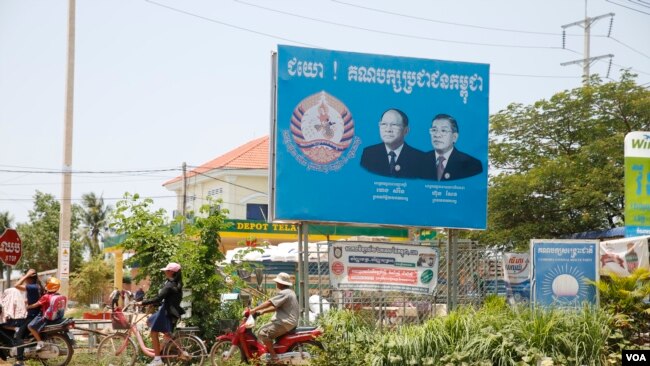 អ្នក​តាម​ដាន​ចោទ​សួរ​​ពី​សមត្ថ​ភាព​អ្នក​ចុះ​ចូល​ជាមួយ​គណ​បក្ស​កាន់​អំណាចហើយ​ទទួល​បាន​តំណែង​រដ្ឋាភិបាល