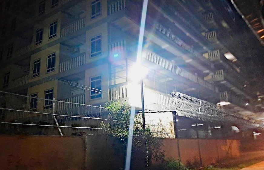 បុគ្គលិក​កាស៊ីណូ​រាប់រយនាក់​នៅ​ក្រុងបាវិត នាំគ្នា​សម្រុក​ចេញ​ពី​កាស៊ីណូ​ដោយ​ហែល​ឆ្លងទន្លេ និង​រត់កាត់​តាម​វាលស្រែ