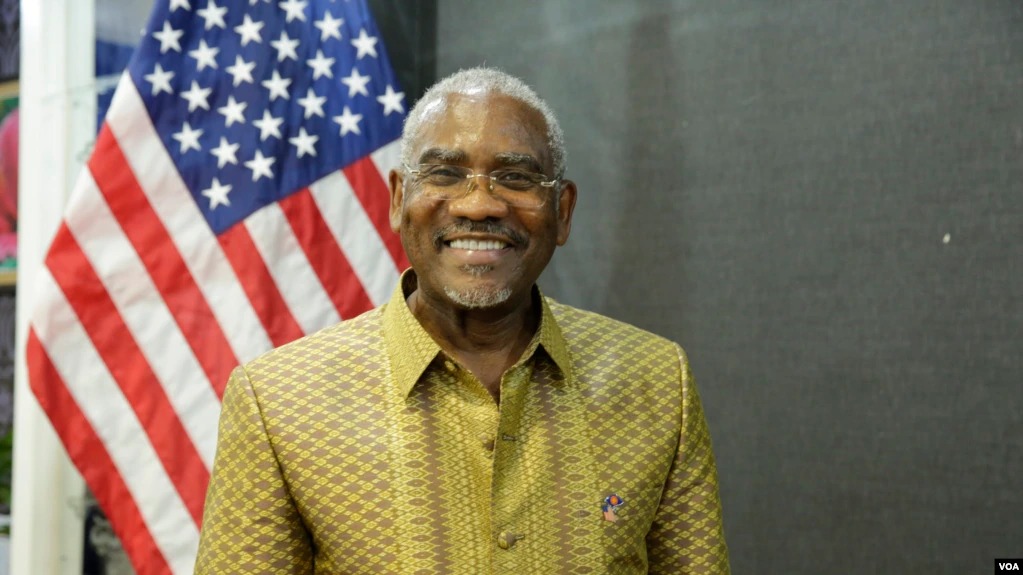 បទ​សម្ភាសន៍​ VOA៖ ​តំណាងរាស្រ្ត​អាមេរិក​ជំរុញ​កម្ពុជា​ដើរ​តាម​គន្លង​ប្រជាធិបតេយ្យ​ដើម្បី​បញ្ចៀស​ទណ្ឌកម្ម​ 