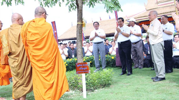  ព្រះមហាក្សត្រ​អំពាវនាវ​ឲ្យ​ពលរដ្ឋ​ការពារ​ព្រៃឈើ ដើម្បី​ធានា​ធនធាន​ព្រៃ​ឈើ