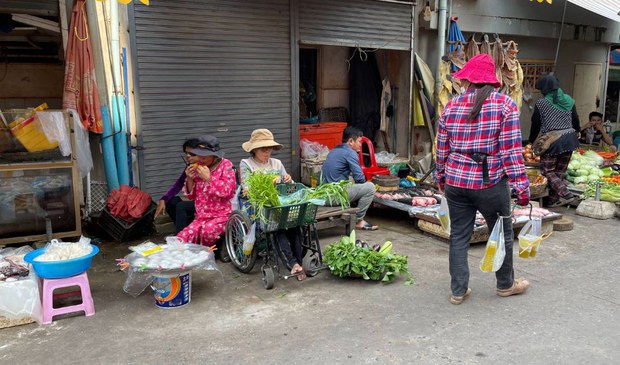 អាជីវករ​មួយ​ចំនួន​បារម្ភ​ដាច់​បាយ​ដោយសារ​លក់​ដូរ​មិន​ដាច់