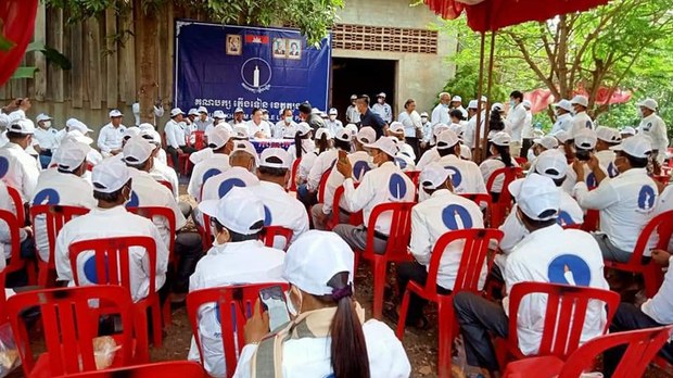 សមត្ថកិច្ច​ខេត្ត​ត្បូង​ឃ្មុំ​ហៅ​គ្រួសារ​អ្នក​គាំទ្រ​បក្ស​ភ្លើង​ទៀន ដែល​ត្រូវ​គេ​បាញ់​សម្លាប់​ទៅ​សម្រប​សម្រួល​បិទ​សំណុំរឿង