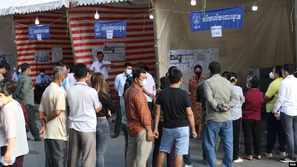 គ.ជ.ប​ដាក់​កំហិត​ការ​ចូល​ក្នុង​មណ្ឌល​បោះឆ្នោត​ចំពោះ​ជន​ណា​ដែល​គ្មាន​ភារកិច្ច 