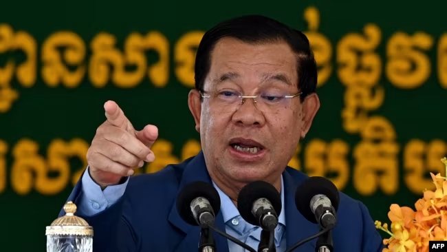 លោក ហ៊ុន សែន លើក​លែង​មន្រ្តី​គណបក្ស​ភ្លើង​ទៀន ដែល​រិះគន់​ស៊ីហ្គេម 