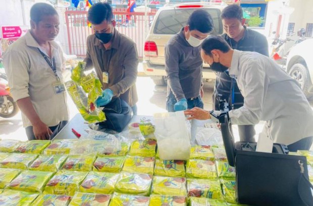  ក្រុម​យុវជន និង​មន្ត្រី​សង្គម​ស៊ីវិល​ទាមទារ​រដ្ឋាភិបាល​ឱ្យ​ស៊ើប​អង្កេត​ករណី​រថយន្ត​ស្លាក​លេខ ខ.ម ដឹក​គ្រឿង​ញៀន​ជាង ២០០គីឡូ​ក្រាម