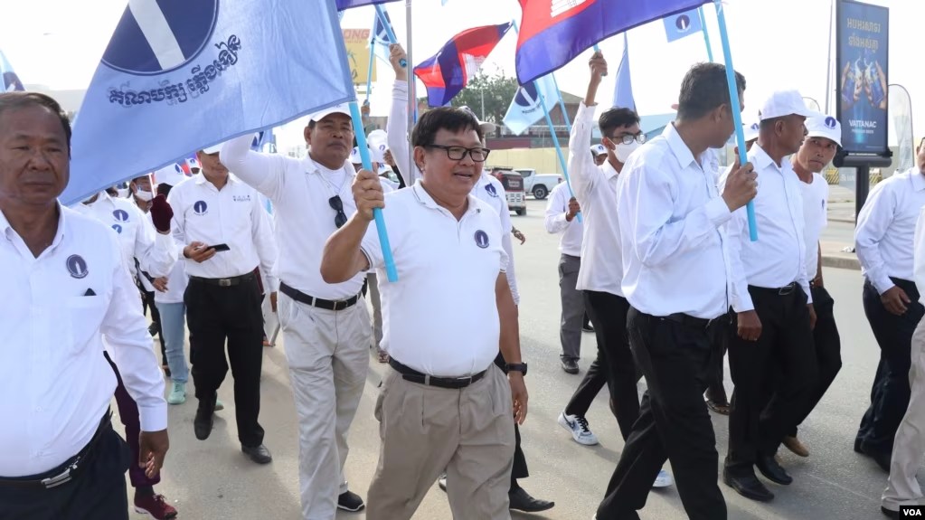 បក្សភ្លើងទៀន ប្រឹងពង្រឹងរចនាសម្ព័ន្ធឲ្យកាន់តែរឹងមាំ ក្រោយថ្នាក់ដឹកនាំមួយចំនួនរងចំណាត់ការពីតុលាការ