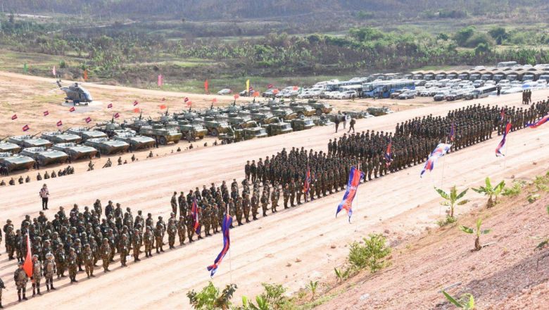 ខណៈ​សម​យុទ្ធ​យោធា​រួម​នាគ​មាស​ឆ្នាំ​ ២០២៣​ រវាង​កម្ពុជា​ និង​ចិន​ នឹង​ចាប់​ផ្តើម​ឡើង អ្នក​នាំពា​ក្យ​អគ្គ​បញ្ជា​ការ​កង​យោធ​ពល​ខេម​រភូមិន្ទ​បាន​បញ្ជាក់​ថា សម​យុទ្ធ​រួមគ្នា​នេះ ​មិន​មែន​ធ្វើ​ឡើង​ក្នុង​គោល​ដៅ​គំរាម​កំហែង​សន្តិ​សុខ​​ប្រទេស​ណា​មួយ​ឡើយ ​ពោល​គឺ​ដ