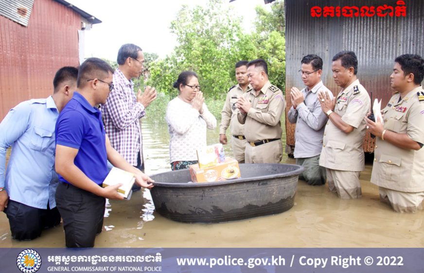 នាយក​រដ្ឋមន្ត្រី​អំពាវនាវ​ដល់​គ្រឹះស្ថាន​ហិរញ្ញវត្ថុ​អនុគ្រោះ​ដល់​ពលរដ្ឋ​រងគ្រោះ​ដោយ​ទឹកជំនន់