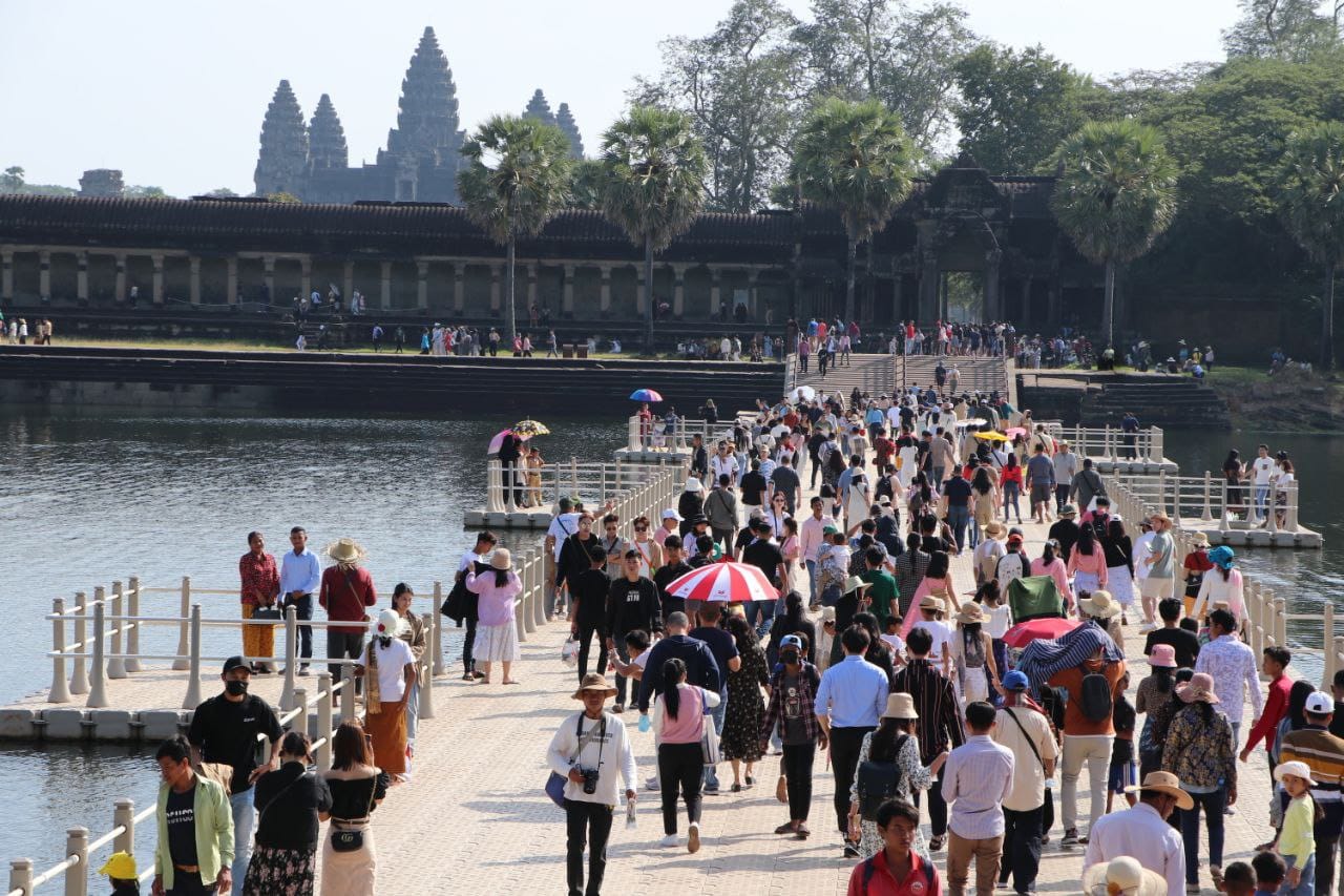 កម្ពុជា រំពឹងទទួលចំណូលពីវិស័យទេសចរណ៍ ៤០០០លានដុល្លារ ក្នុងឆ្នាំនេះ