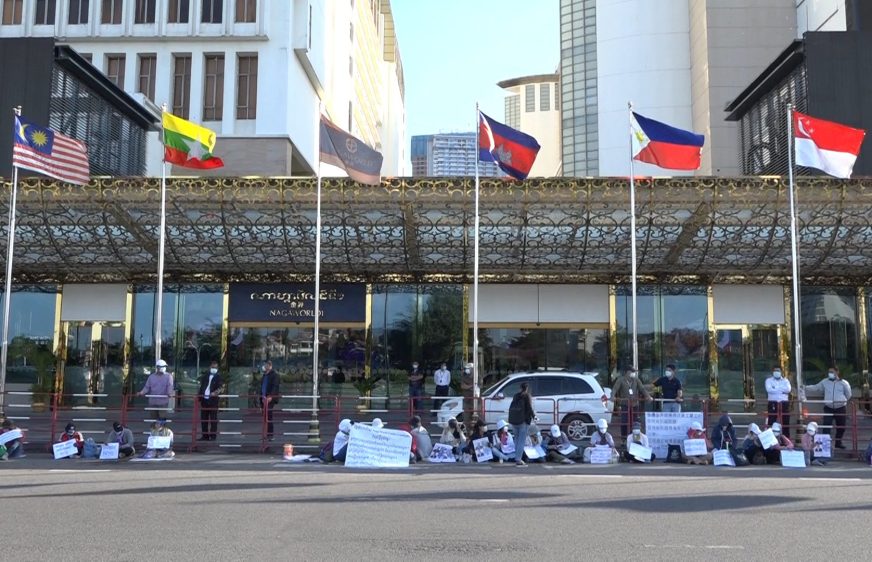 កូដករ​​​ណាហ្គាវើលដ៍​​បន្ត​ធ្វើ​កូដ​កម្ម​អហិង្សា ទោះបី​អាជ្ញាធរ​​ព្រមាន​ចាត់​វិធានការច្បាប់