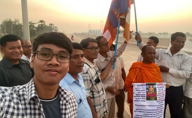 សមត្ថកិច្ច​ខេត្ត​បាត់ដំបង​ឃុំ​ខ្លួន ព្រះអង្គ សយ សាត ក្រោយ​ពី​ចាប់​បង្ខំ​ផ្សឹក​ព្រះអង្