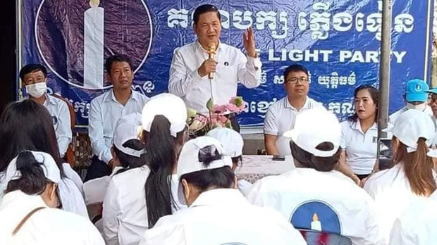 ក្រុម​ប្រឹក្សា​ឃុំ-សង្កាត់​បក្ស​ភ្លើង​ទៀន​នៅ​ក្រុង​តាខ្មៅ បដិសេធ​ផ្ដិត​មេដៃ​លើ​ញត្តិ​ថ្កោលទោស