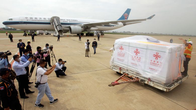 លោក ហ៊ុន សែន សម្រេច​ផ្ទេរវ៉ាក់​សាំង​ជាជំនួយ​របស់ចិន​ចំនួន​ ១៥​ លាន​ដូ​ស ជូន​ចិនវិញ 