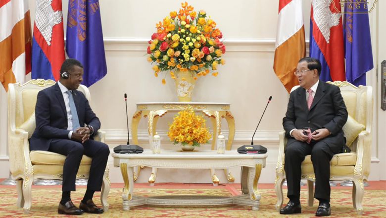 លោក​នាយក​រដ្ឋមន្រ្តី ហ៊ុន សែន ពិភាក្សា​ការងារ​ជាមួយ​រដ្ឋមន្ត្រី​ការបរទេស​ធុរកិច្ច​អន្តរជាតិ នៃ​ប្រទេស​កុំមិនវែល​ដូមីនីក ដើម្បី​ពង្រឹង​ទំនាក់ទំនង​ប្រទេស​ទាំងពីរ 