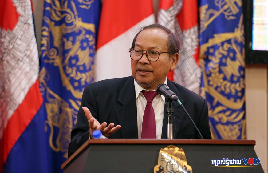 មន្ត្រីរដ្ឋាភិបាលច្រានចោលរបាយការណ៍ដែលថាកម្ពុជាជាប្រទេសដឹកនាំតាមបែបផ្ដាច់ការ