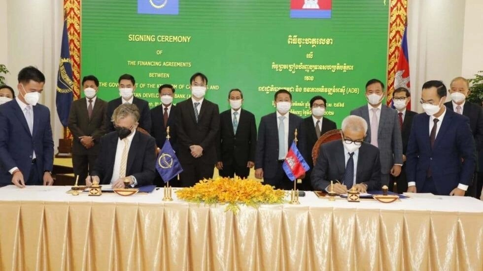 លោក ហ៊ុន សែន បារម្ភពីការខ្ចីលុយគេ ពេលកម្ពុជាឆ្លងផុតពីប្រទេសអភិវឌ្ឍតិចតួចខាងមុខ