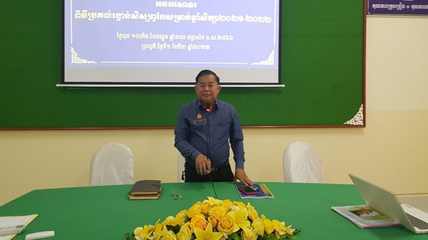 គ្រូបង្រៀន​នៅ​វិទ្យាល័យ​ប្រសូតិ​នាំគ្នា​ផ្ដិតមេដៃ​សុំ​ដក​នាយក​សាលា